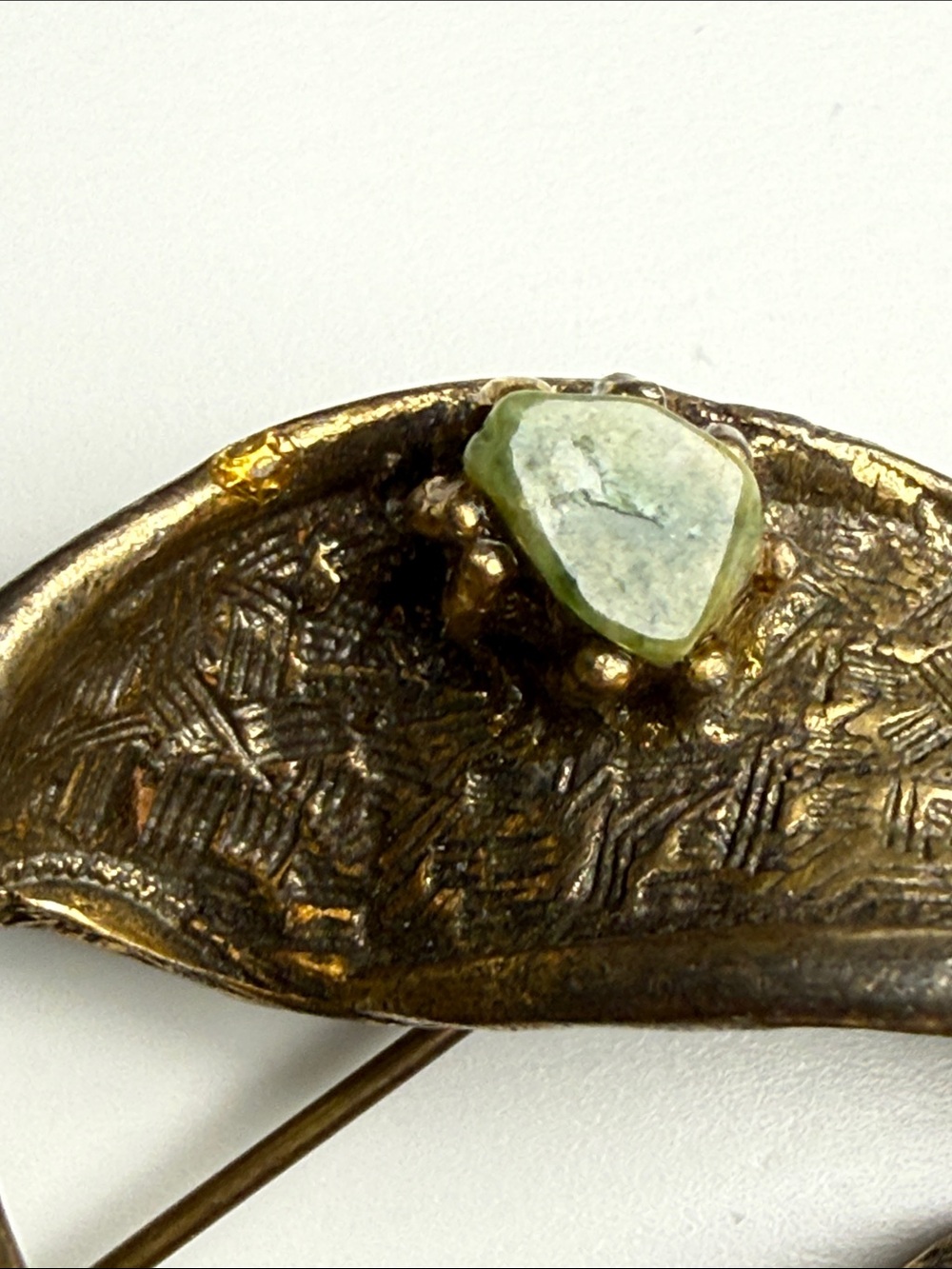 Vintage brutalist Green Stone Circle Brooch MCM nugget pin - Picture 6 of 14